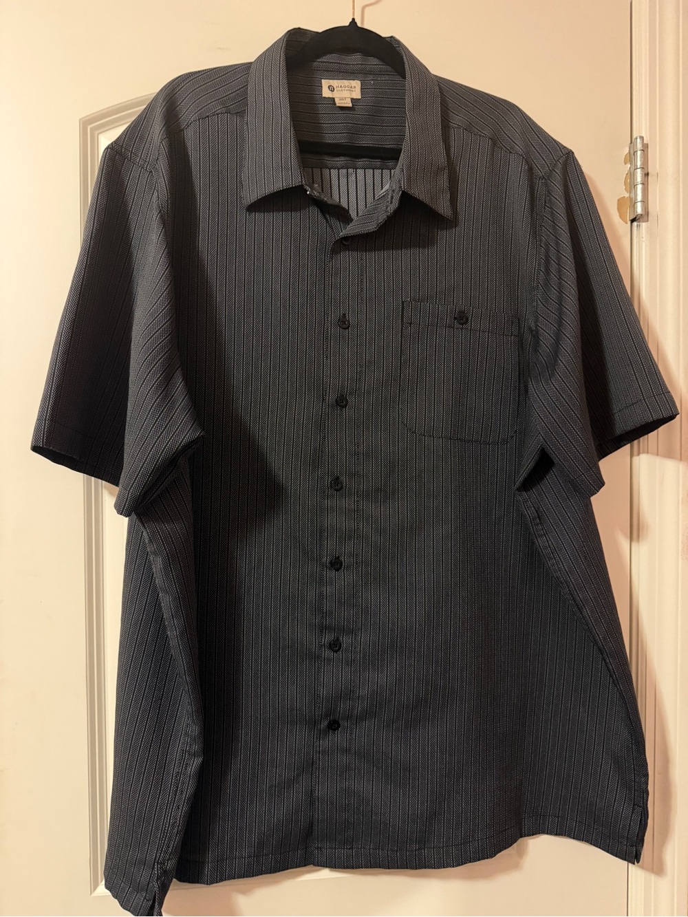 Haggar Men's Short-Sleeve Button-Down Shirt in Navy Pinstripe